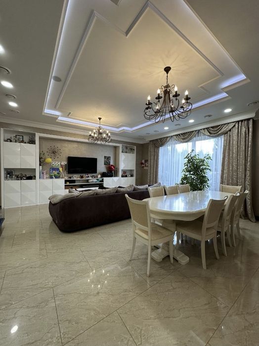 Продам дом с бассейном Обуховка ,Лес ,Река