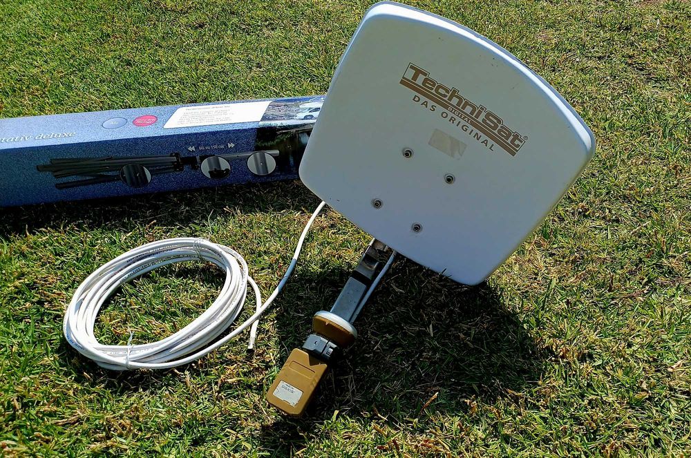 Vendo tripé em alumínio + antena parabólica – ideal para campistas