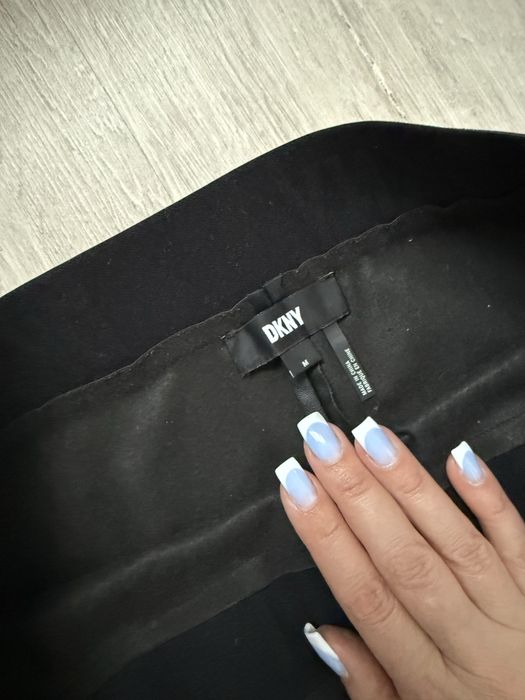 Шкіряні штани DKNY, розмір M.