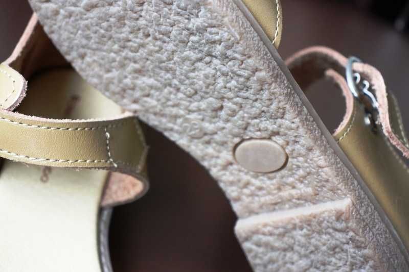 Sandálias em pele bege de criança ROBERT GARRUDO como NOVAS tamanho 29