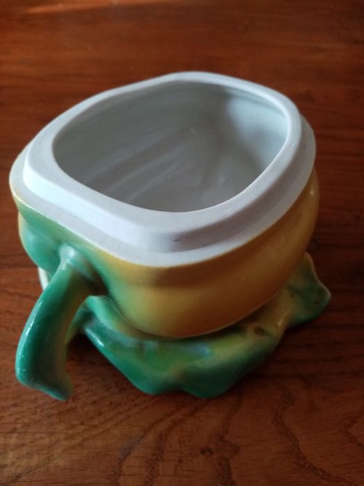 Продам фарфоровую паштетницу