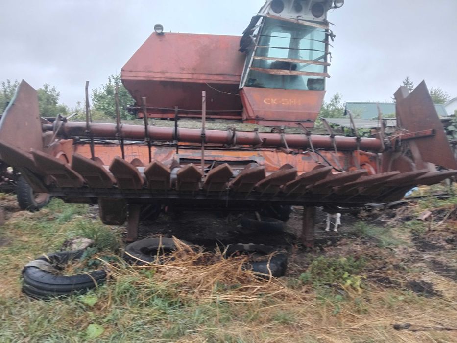 Зернозбиральний комбайн нива