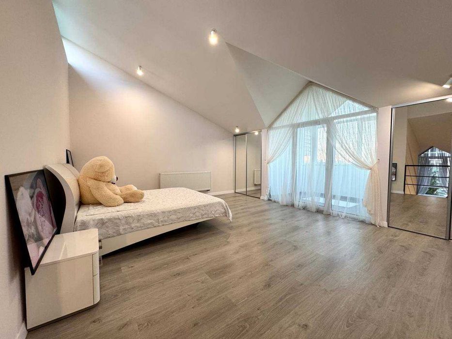 Котедж  з власним гаражем  Петра Полтави центр   300000