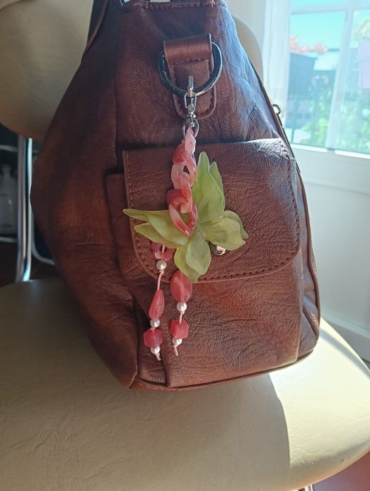 Bag charm artesanal borboleta