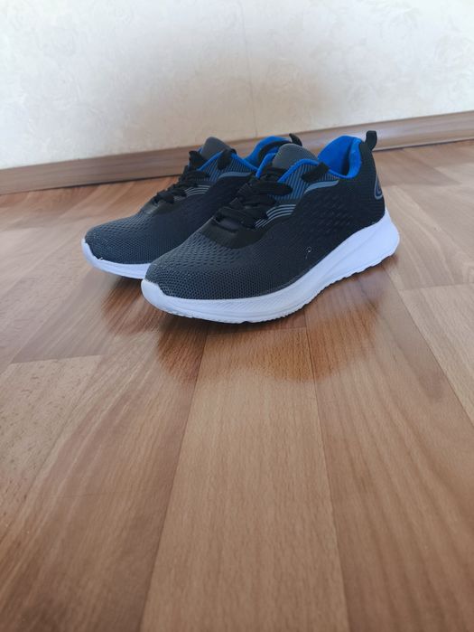 Детские кроссовки