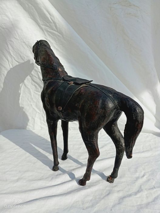 Cavalo em couro vintage