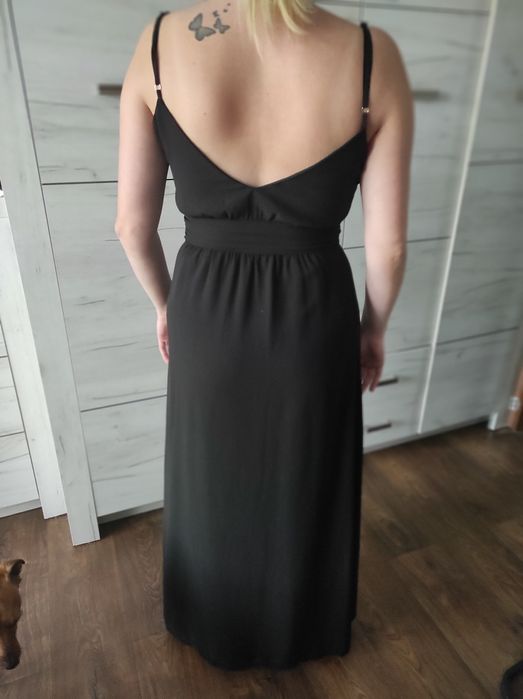 Długa czarna sukienka