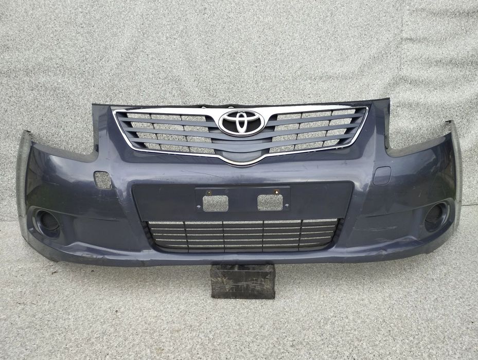 Toyota Avensis T27 09-11r zderzak przód przedni