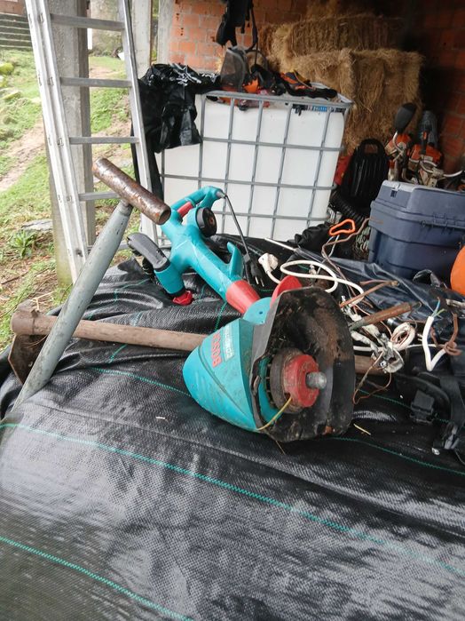 Vendo aprador de relva eltrico marca boch