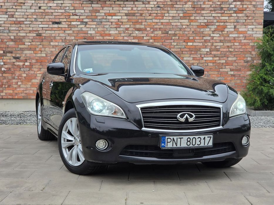 Infiniti M