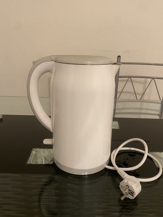 Chaleira elétrica 1,5 L parede dupla, inox