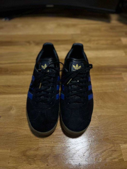 Adidas Gazelle 43⅓ – oryginalne, czarny + niebieskie paski