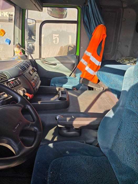 Тягач з напівпричепом DAF CF-85