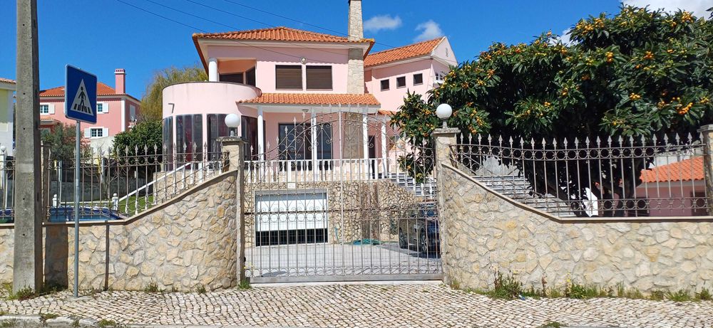 Único Lote de terreno c/ 1480m2 Próximo Colinas do Cruzeiro - Odivelas