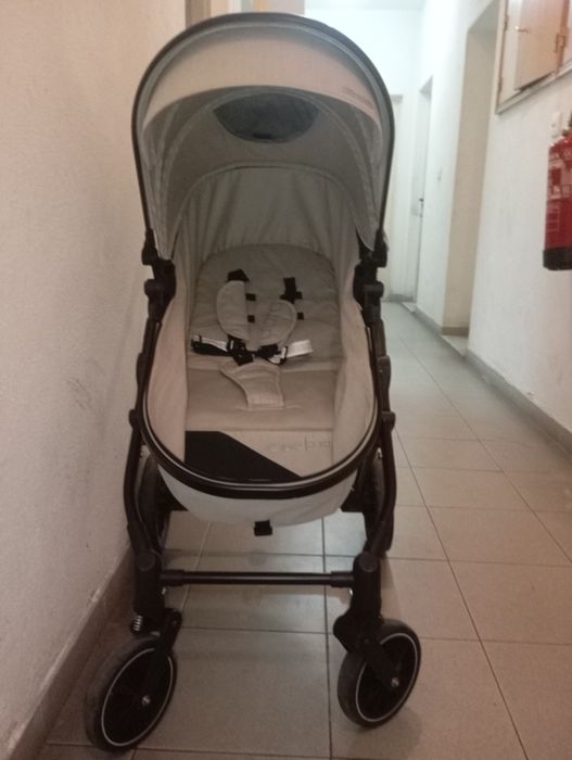 Carrinho de bebé como novo