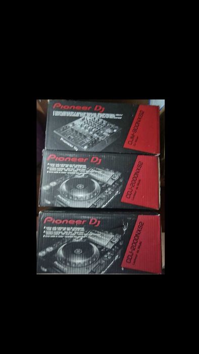 2 x Pioneer CDJ 2000 nexus 2