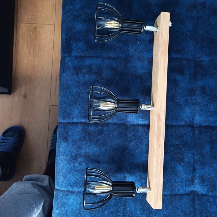 Lampa Megan z żarówkami