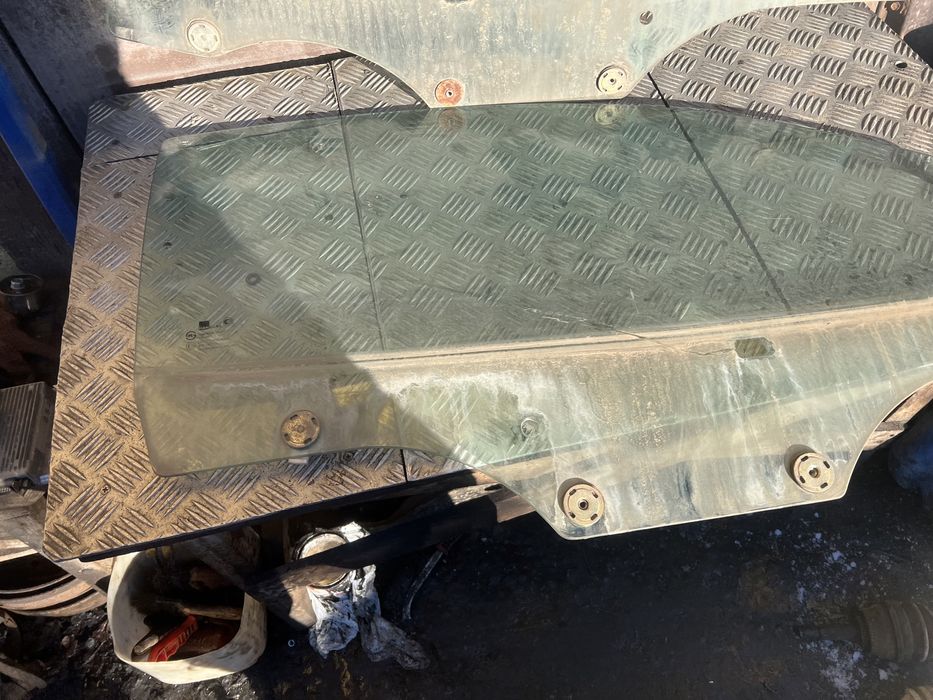 Стекло в дверь Хюндай купе hyundai coupe 96год