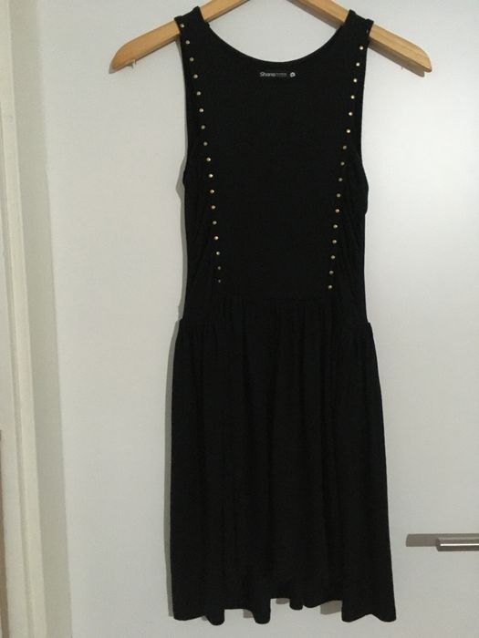 Vestido preto com tachas