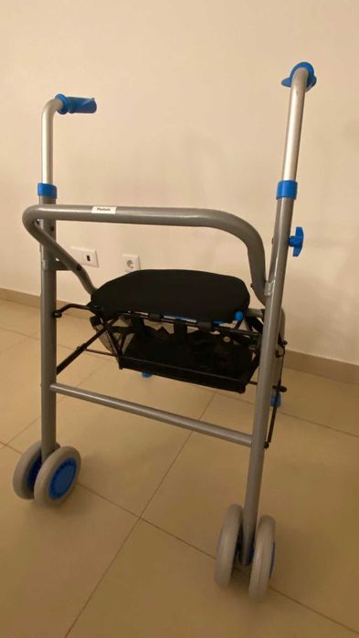 Andarilho de apoio à mobilidade para idosos