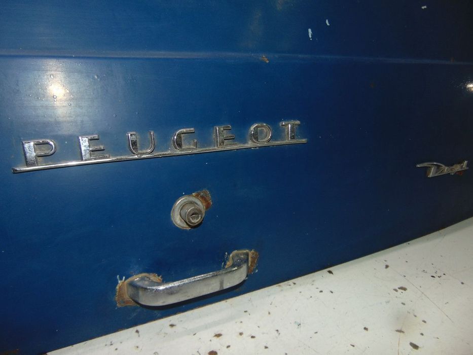 Peugeot 404 tampa da mala