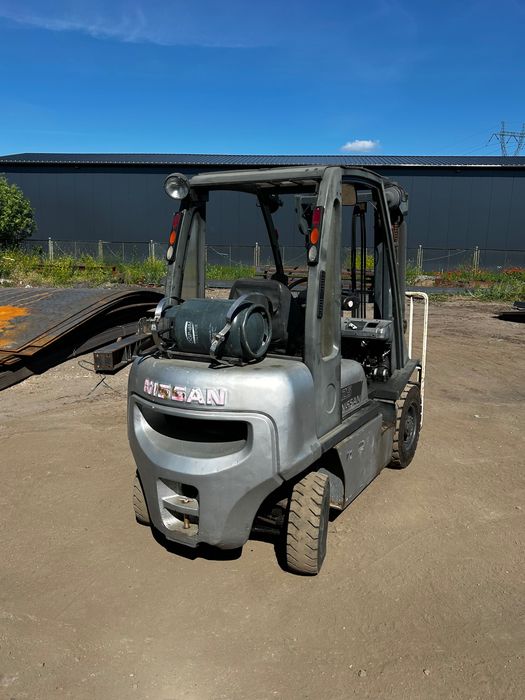 Wózek widłowy nissan 2.5 tony udźwigu