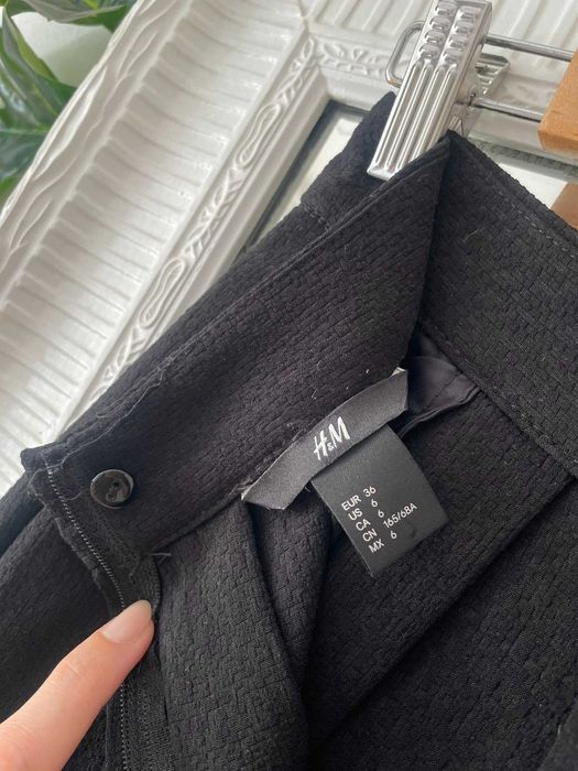 H&M spódnica czarna rozkloszowana midi kieszenie zakładki S 36