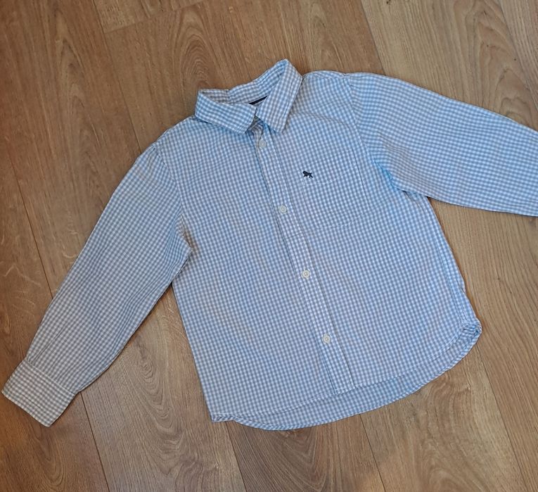 Черные джинсы и рубашка с длинным рукавом для мальчика