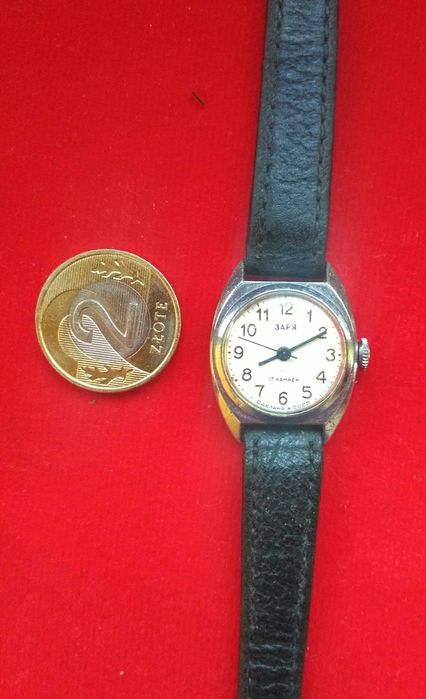 Zegarek damski Zaria, 17 kamieni.