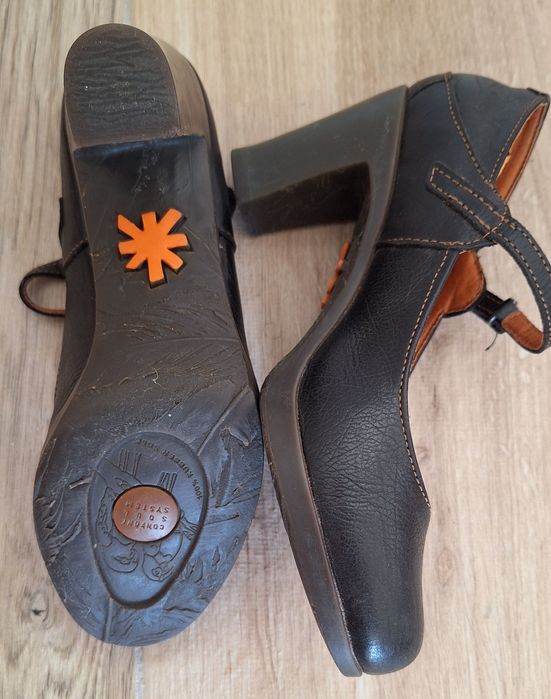 Sapatos ArtCompany pele pretos com salto 38