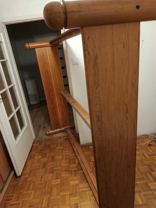 Łóżko drewniane sypialnia