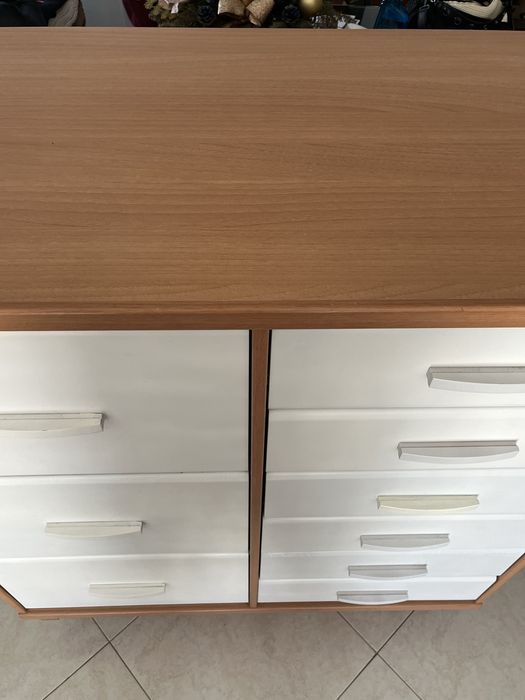 Comoda com muita arrumação usada