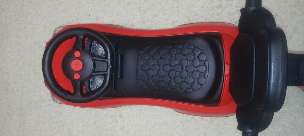 Продам детскую машинку толокар