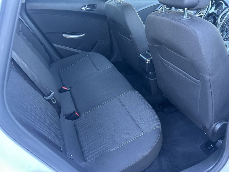 Opel Astra J 2011r. 1.6 benzyna 115KM