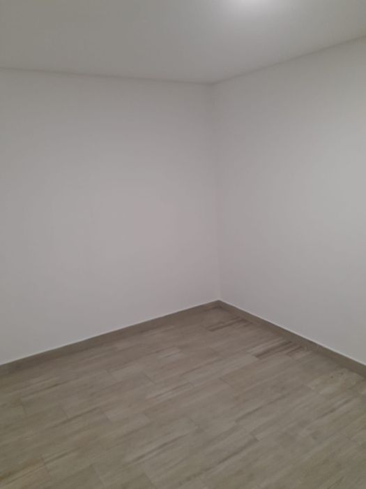 Aluga-se pequena casa T1