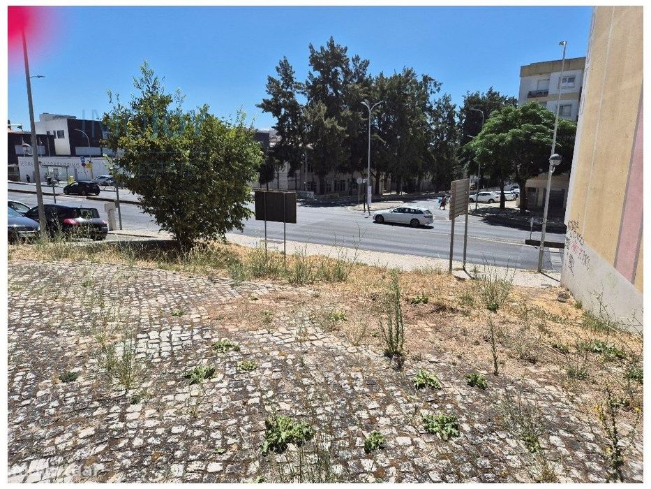 Plot of Land with Approved Project in Amadora