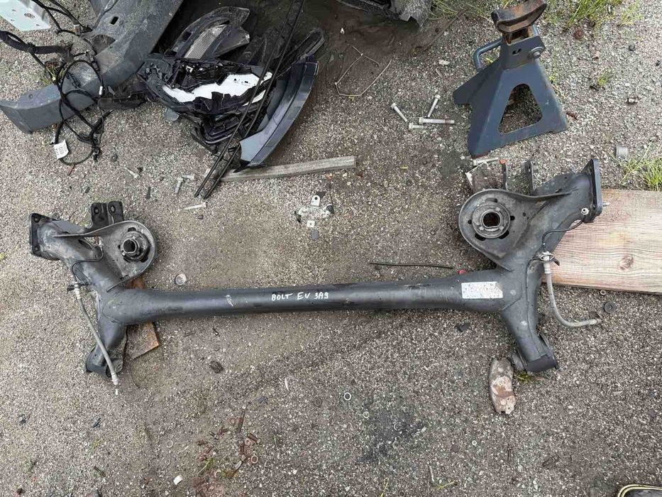 Задня балка підрамник подрамник Chevrolet Bolt шевроле болт ходова