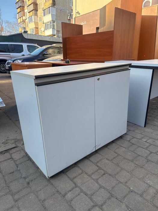 РОЗПРОДАЖ тумб різних