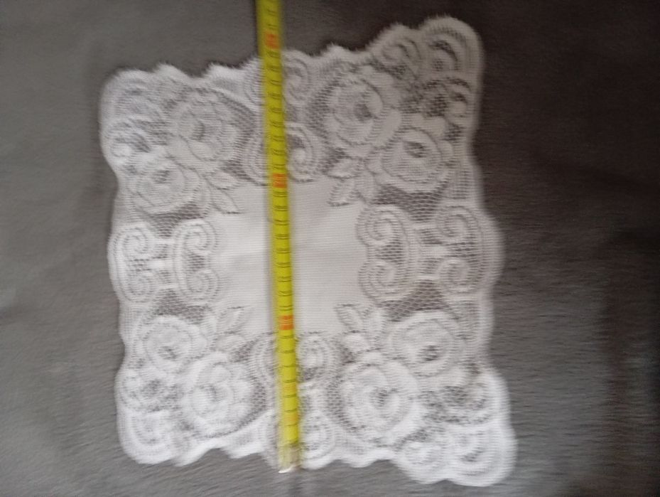 Mała serwetka koronkowa