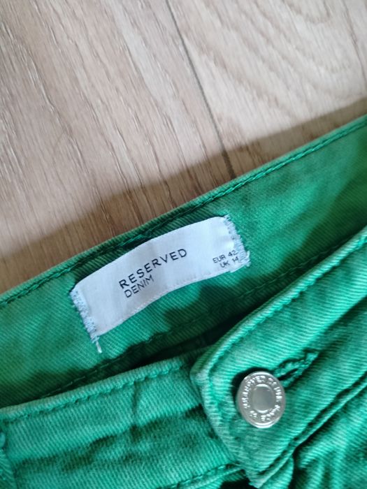 Zielone spodnie jeansowe damskie