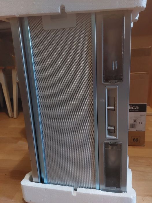 Кухонна витяжка ELICA Італія.Шафа кухонна,навісна під витяжку.