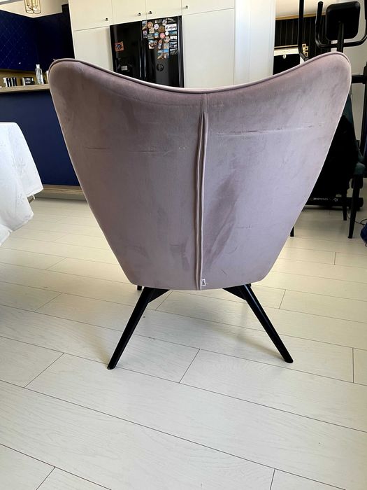 Fotel uszak welurowy VICKY Kare Design różowy
