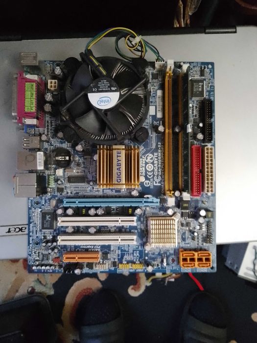 Продаются два планшета ipad 16GB и 64GB