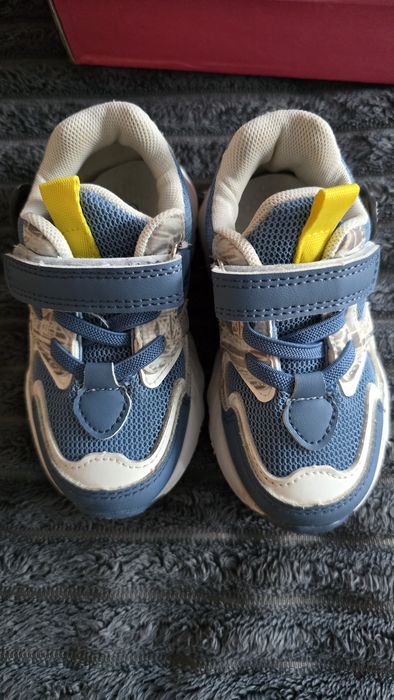 Нові лофери на хлопчика та кросівки