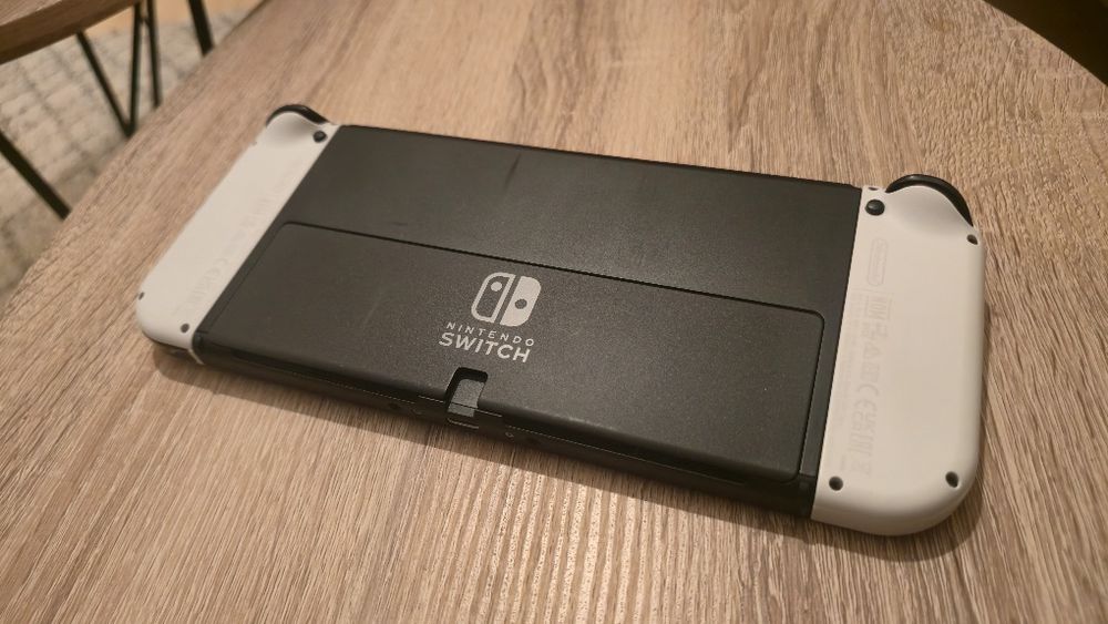 Zestaw Nintendo Switch OLED + 2xJoycony + Pro Controller + 6 Gier etui