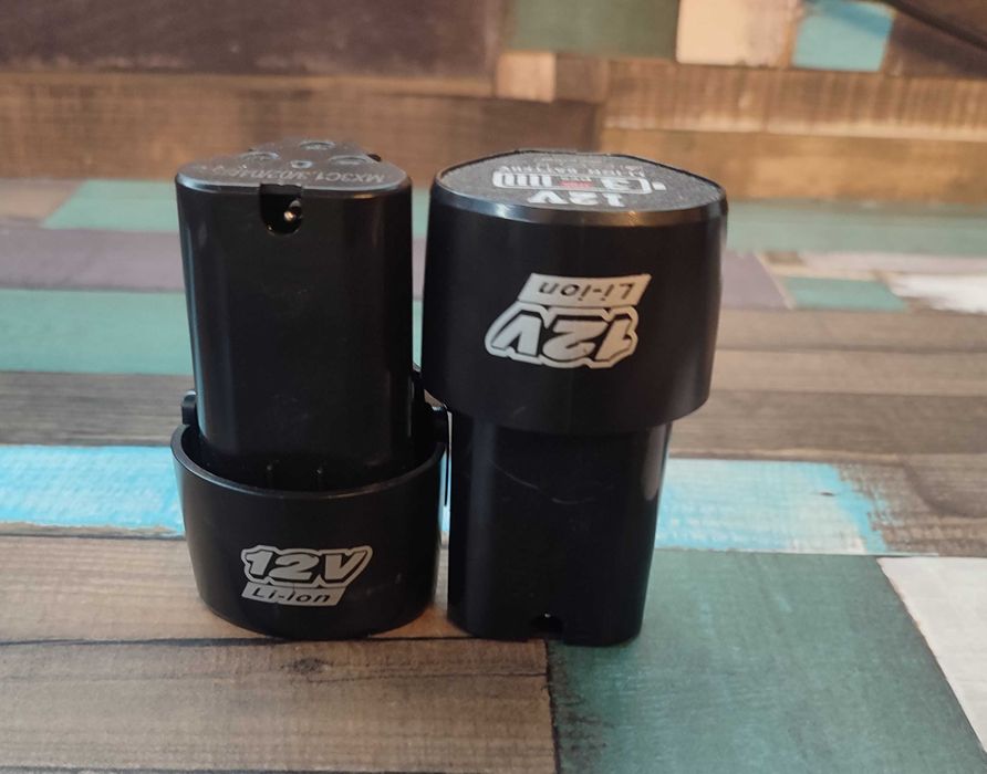 Шуруповерт беспроводной 12В 2 аккумулятора и зарядка в коробке дешево