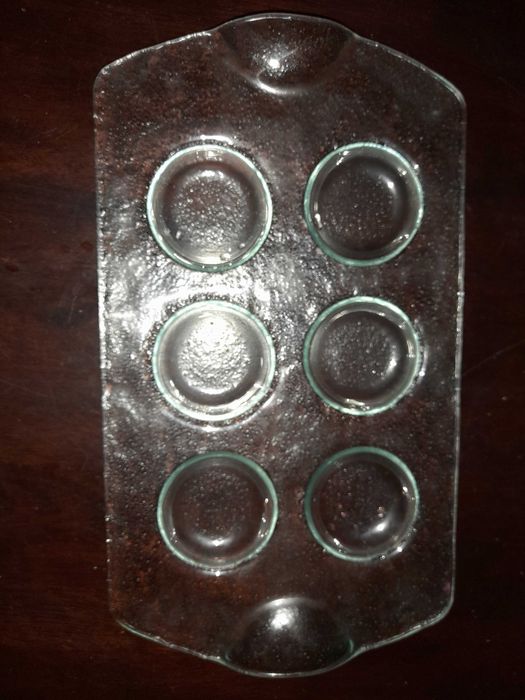 Conjunto de copos de licor multicolor com tabuleiro