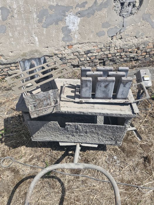 Вібростіл та форми для блоків