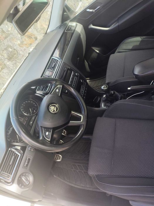 Skoda Rapid Spaceback 1.6 TDI 90cv – 2014 – 208.000 km – Jantes 17 foto 4