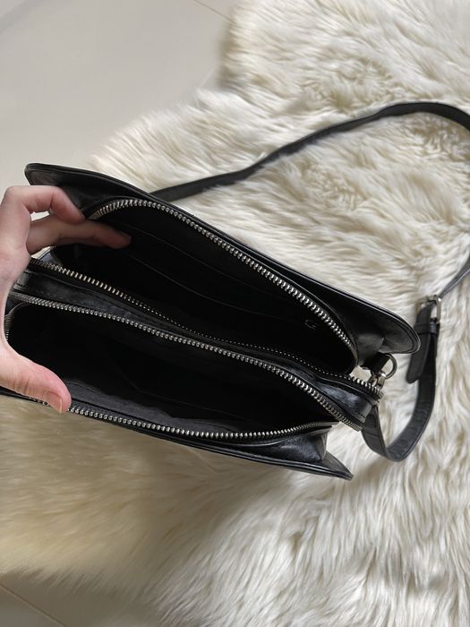 Czarna torebka z ćwiekami skinnydip